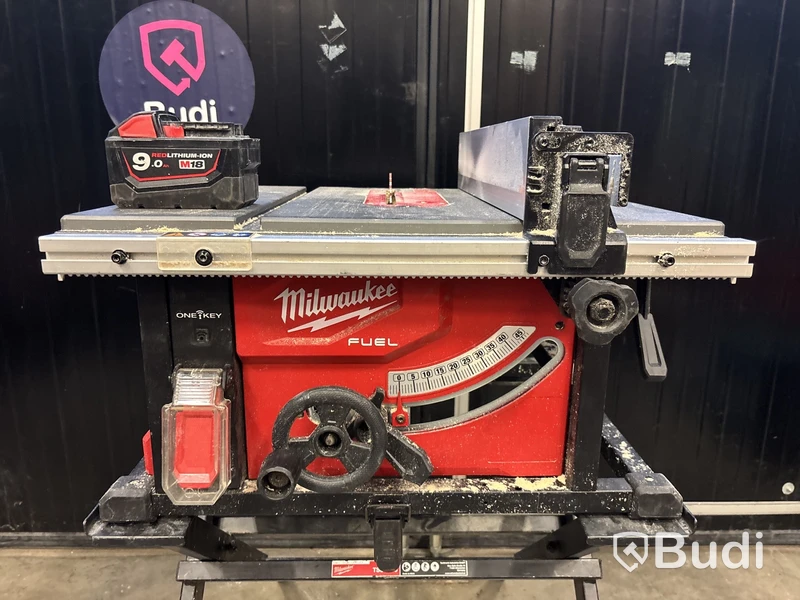 Bordcirkelsåg Milwaukee FTS210 med 9.0 Ah batteri & stativ TSS 1000