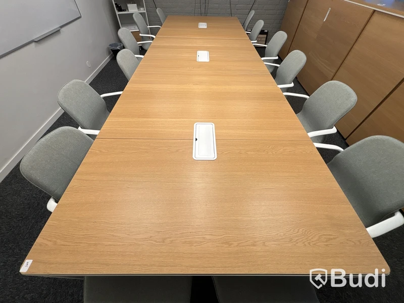 Konferensbord med 14 platser