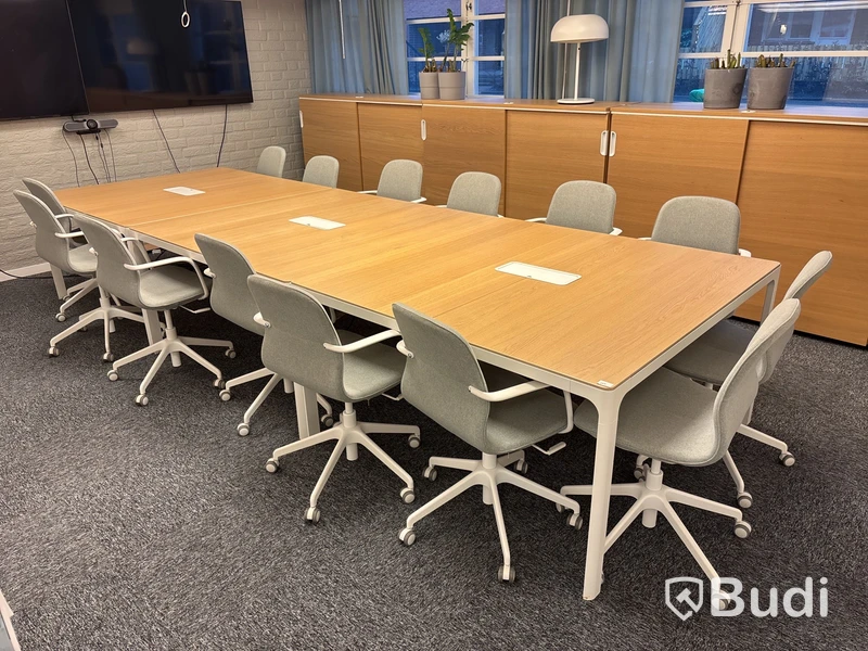 Konferensbord med 14 platser