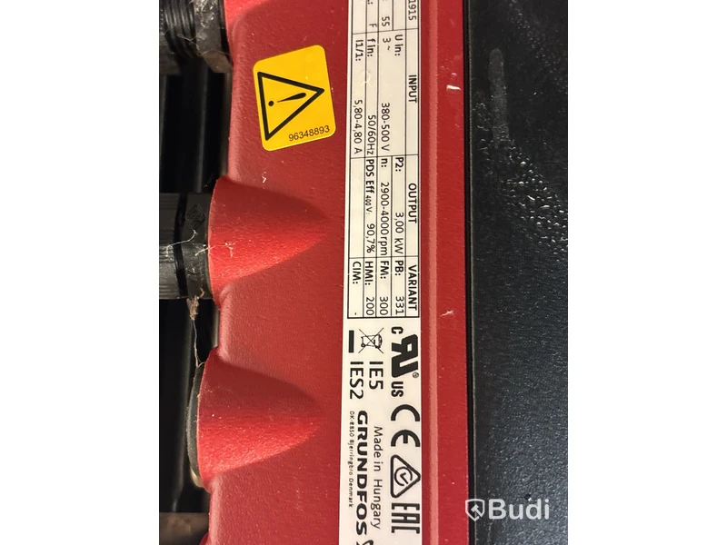 2 st bevattningspumpar Grundfos med 4 st vattentankar