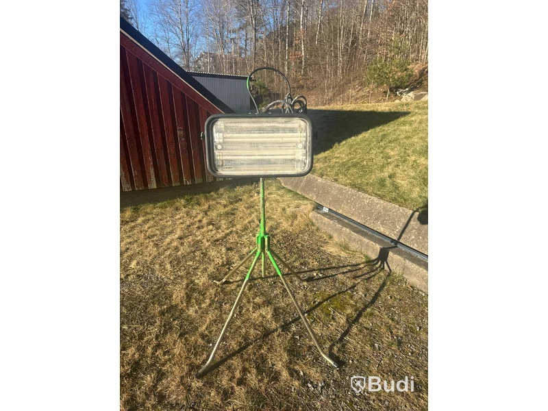 7 st bygglampor på stativ