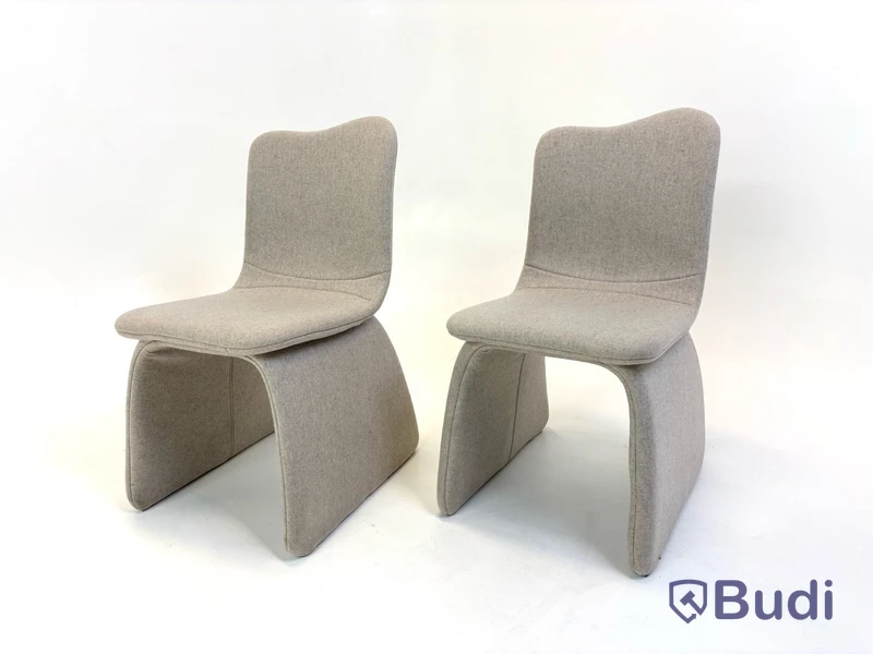 2 st. Stolar, the Love Chair