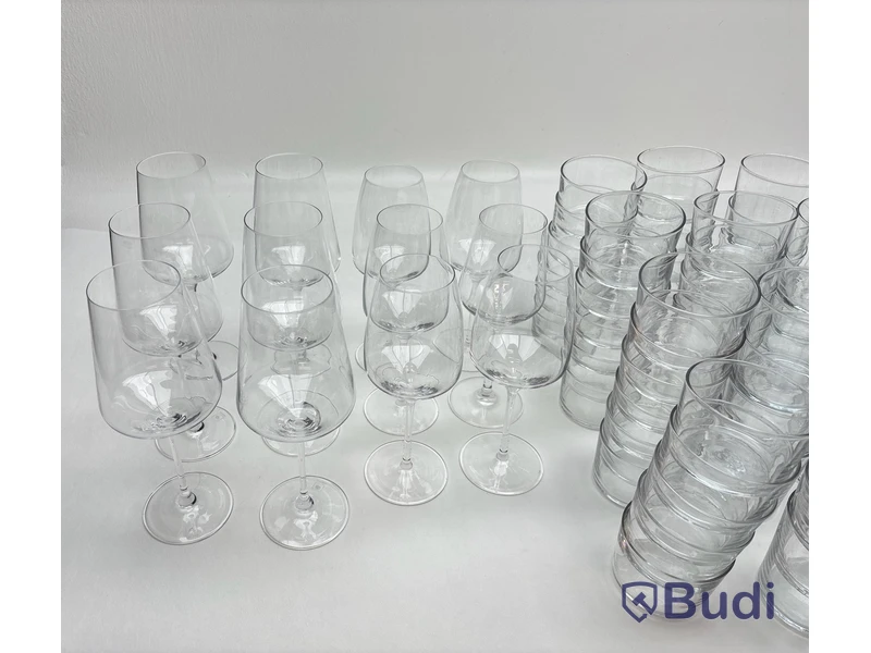 Parti med glas och karaffer, olika modeller