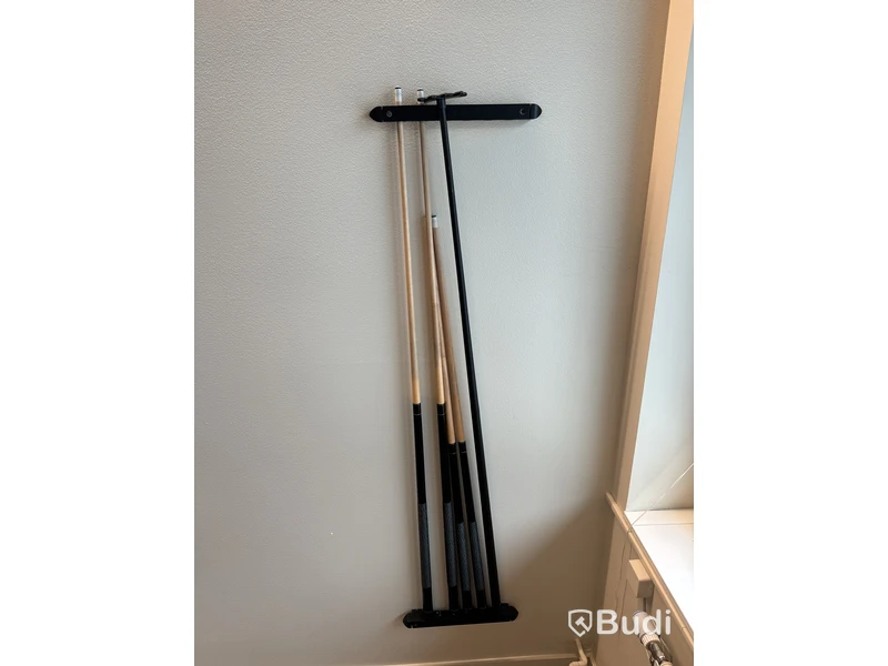 Biljardbord inklusive Biljardbollar och 4 st. biljardköer