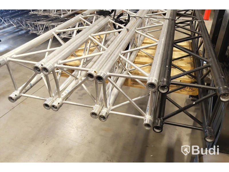 4 st, 2 m truss, Prolyte H30, 3 st silver & 1 st svart, defekt.