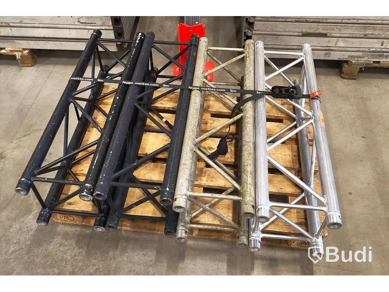 4 st, 1 m truss, Prolyte H30, 2 st siler & 2 st svart, defekt.
