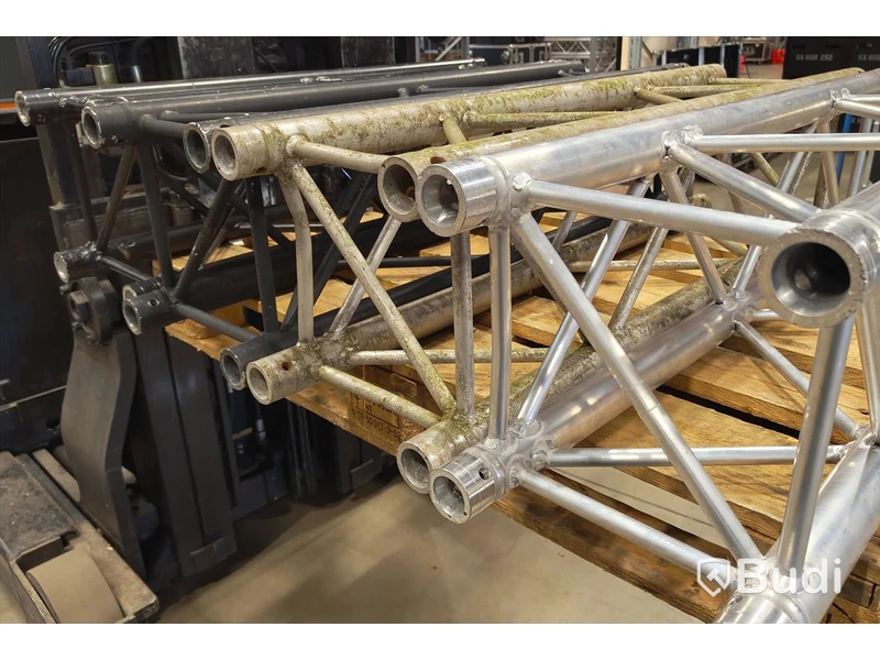 4 st, 1 m truss, Prolyte H30, 2 st siler & 2 st svart, defekt.