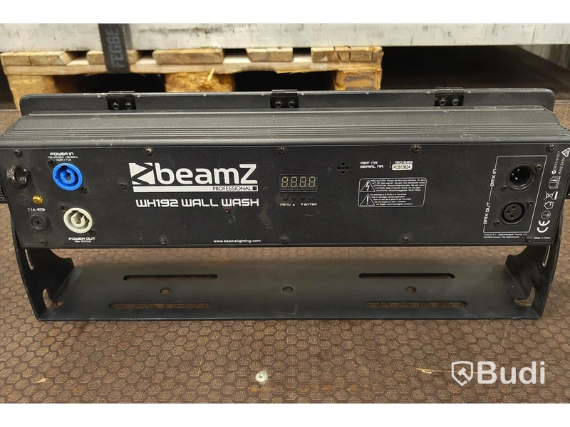 4 st, BeamZ WH192, wall wash, 100w.