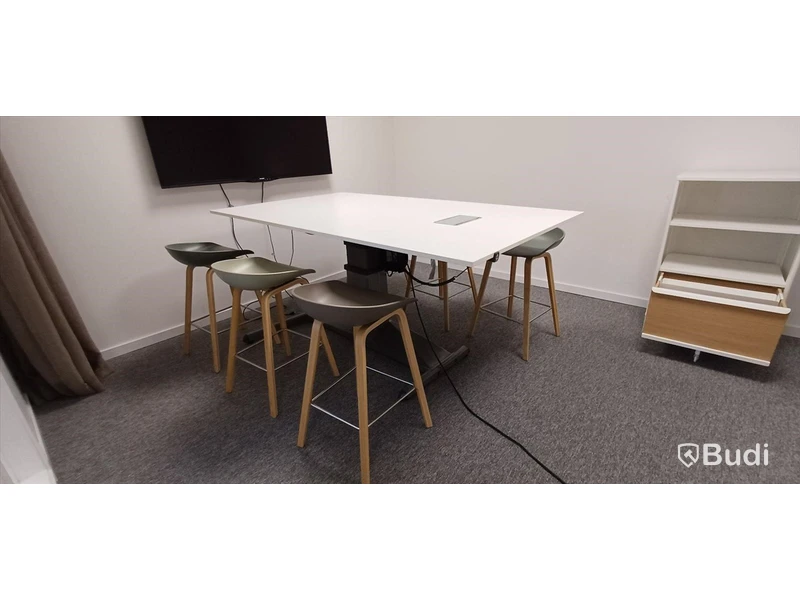 Konferensgrupp med 6 st barstolar – höj- och sänkbart mötesbord