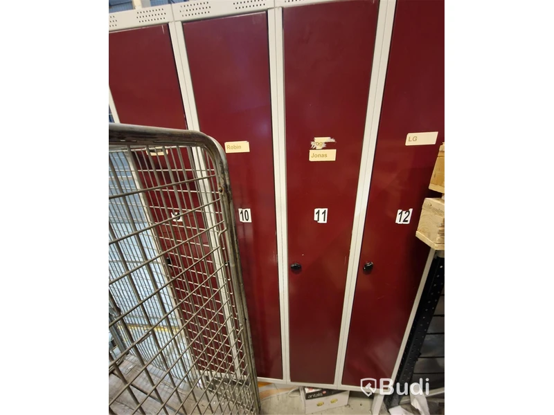 Klädskåp i metall nr 3