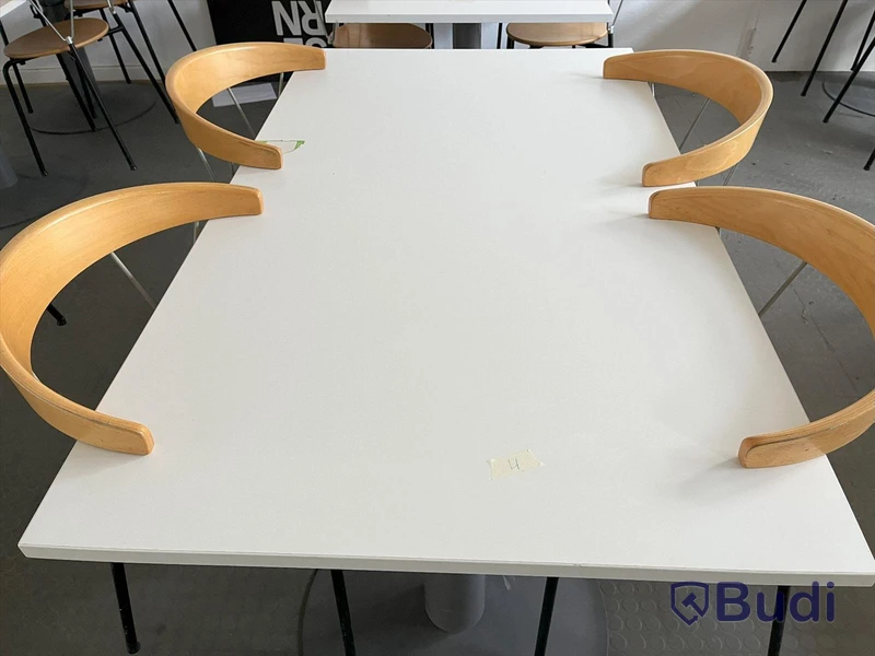 Matsalsbord 4st vita m stolar