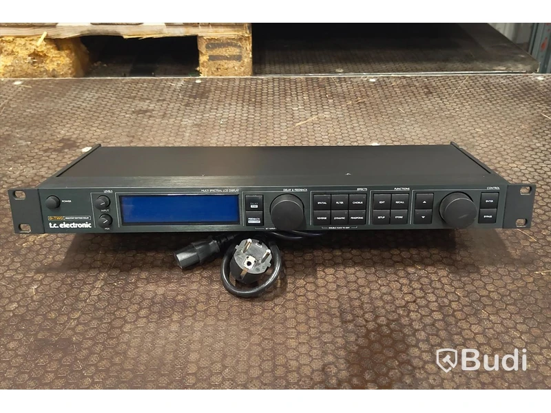 1 st, effektrack, T.C. electronics DTwo.