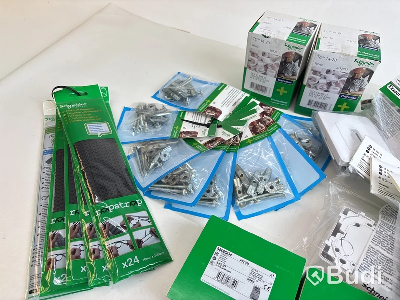 Parti med diverse elprodukter