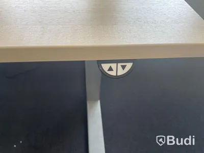 Höj- och sänkbart skrivbord