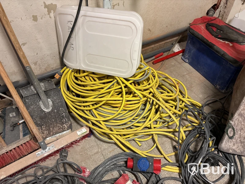 Elkablage, vattenslang, skottkärra & redskap