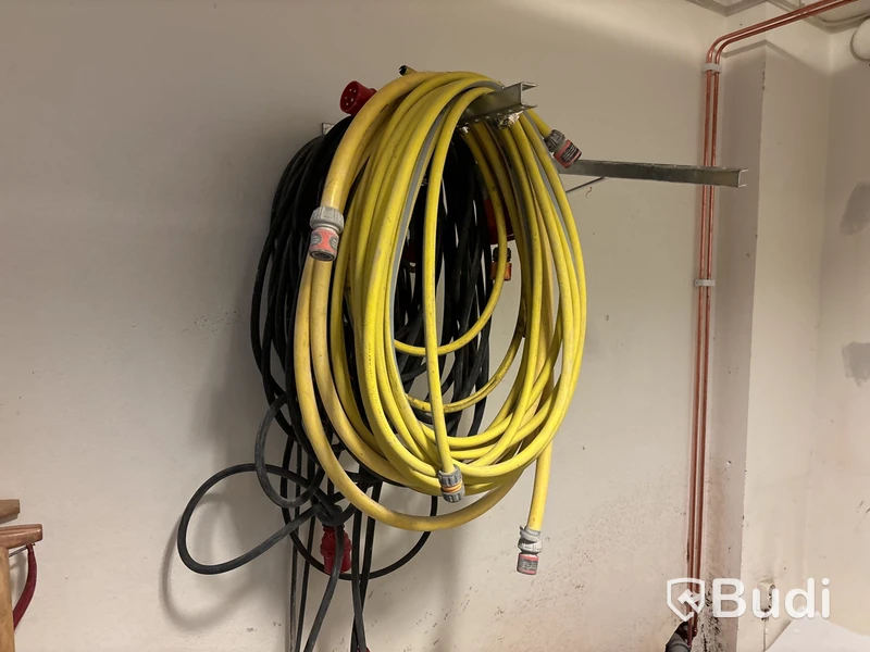 Elkablage, vattenslang, skottkärra & redskap