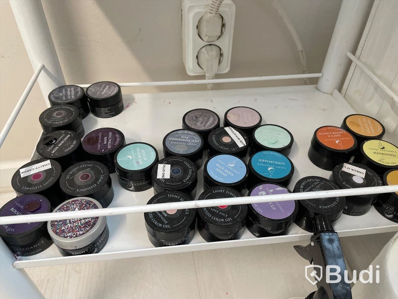 Parti med div nagelskulpturmaterial OBS! Öppnade produkter