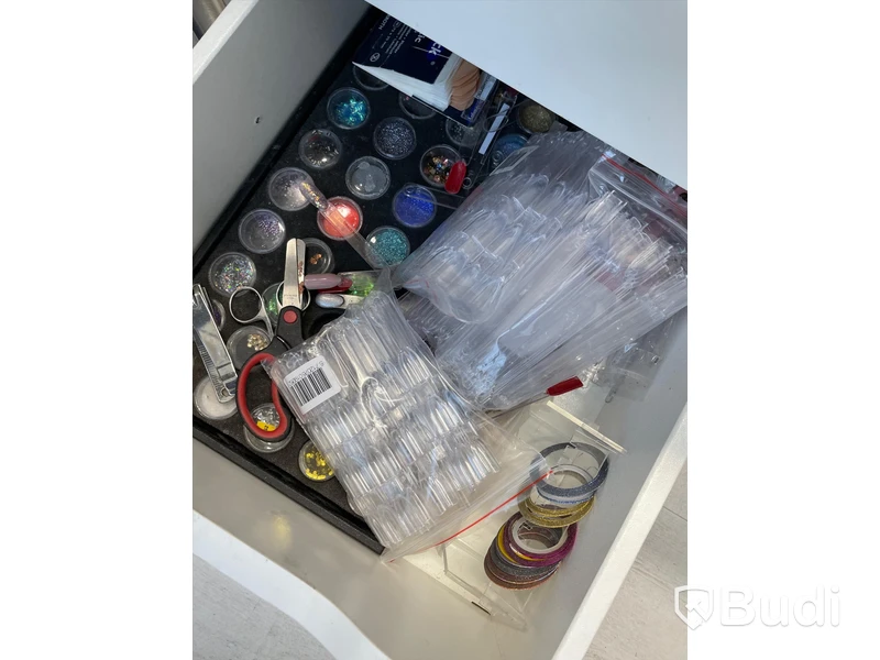 Parti med div nagelskulpturmaterial OBS! Öppnade produkter