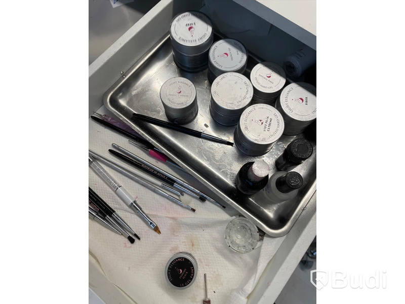 Parti med div nagelskulpturmaterial OBS! Öppnade produkter