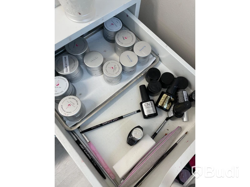 Parti med div nagelskulpturmaterial OBS! Öppnade produkter