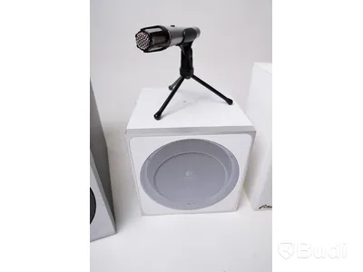 Diverse högtalare och subwoofers samt mikrofon