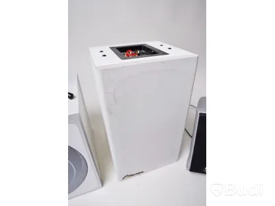 Diverse högtalare och subwoofers samt mikrofon