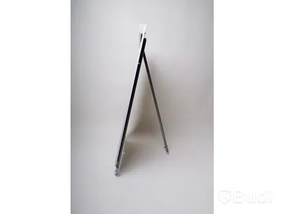 Whiteboardtavla med ställ och fäste för papper