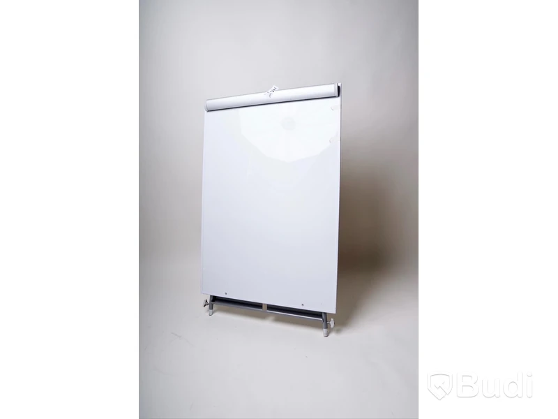 Whiteboardtavla med ställ och fäste för papper