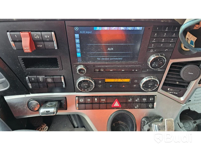 Lastbil MERCEDES-BENZ 963-4-C 2013 Krockskadad