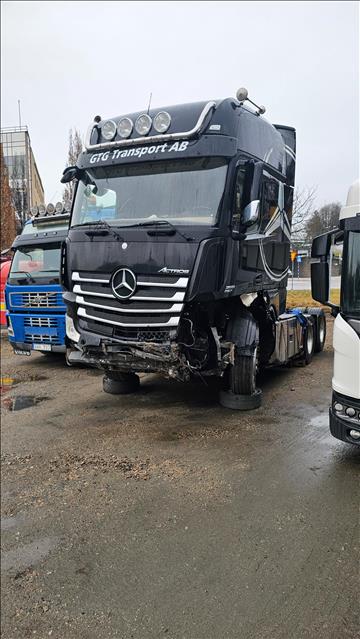 Lastbil MERCEDES-BENZ 963-4-C 2013 Krockskadad