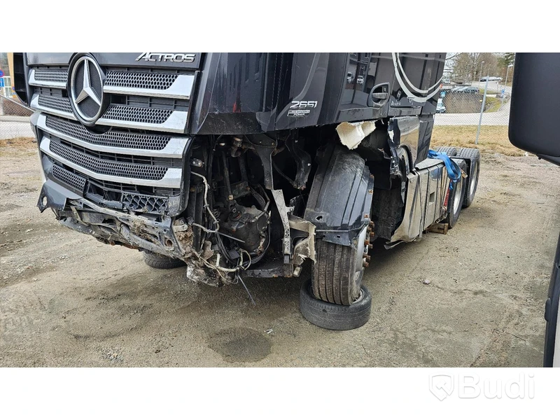 Lastbil MERCEDES-BENZ 963-4-C 2013 Krockskadad