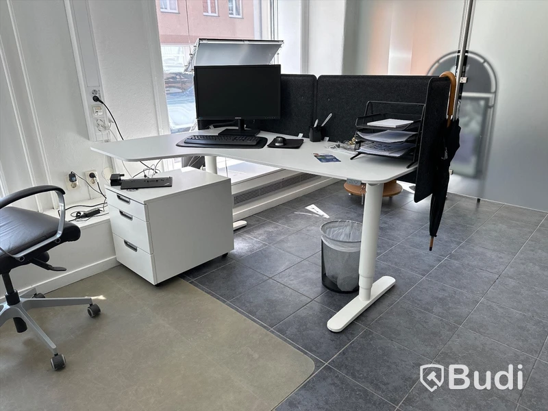 Elektriskt höj- och sänkbart skrivbord inkl. hurts, 160 cm bredd