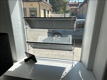 5 st Displaymonters för prospekt, monterade med vajer inkl. belysning