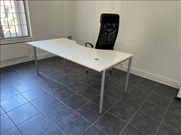 Skrivbord inkl. hurts 180 cm bredd, 110 cm djup 