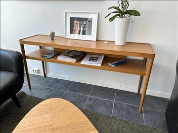 Avlastningsbord hylla ca 150 cm längd