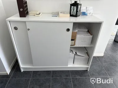 Förvaringsmöbel med skjutdörrar, Lanab Design, saknar nyckel. Bredd 120 cm, djup 40 cm