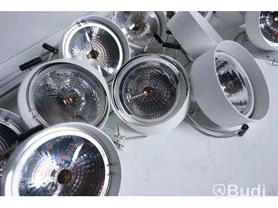 Lampa skensystem - 13 st. Spotlights + 4 st. skenor, Max, Buschfeld Design. 11,5x11,5 cm och 200 cm.
