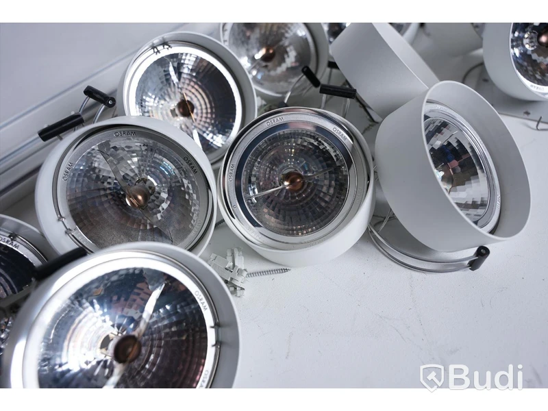 Lampa skensystem - 13 st. Spotlights + 4 st. skenor, Max, Buschfeld Design. 11,5x11,5 cm och 200 cm.