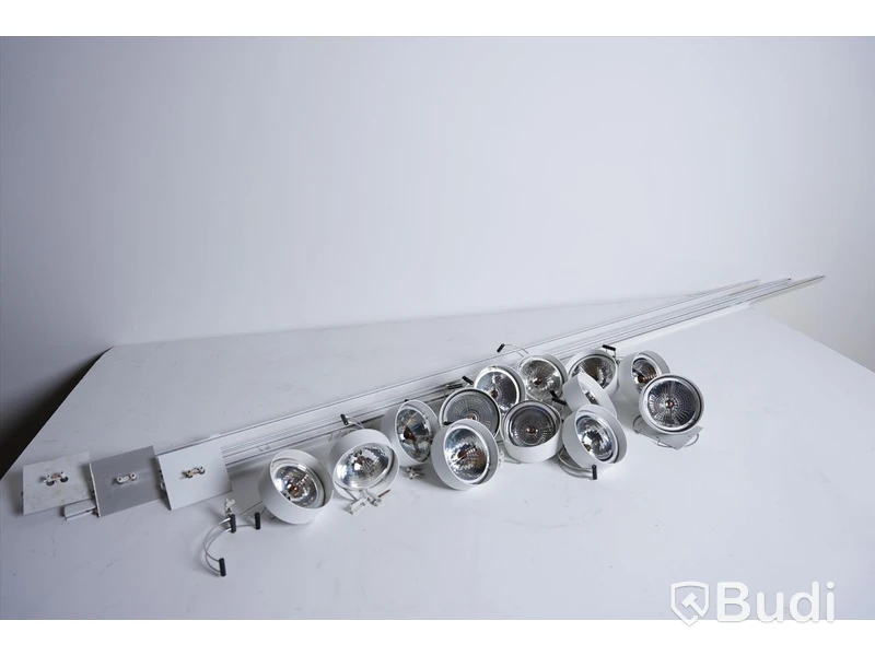 Lampa skensystem - 13 st. Spotlights + 4 st. skenor, Max, Buschfeld Design. 11,5x11,5 cm och 200 cm.