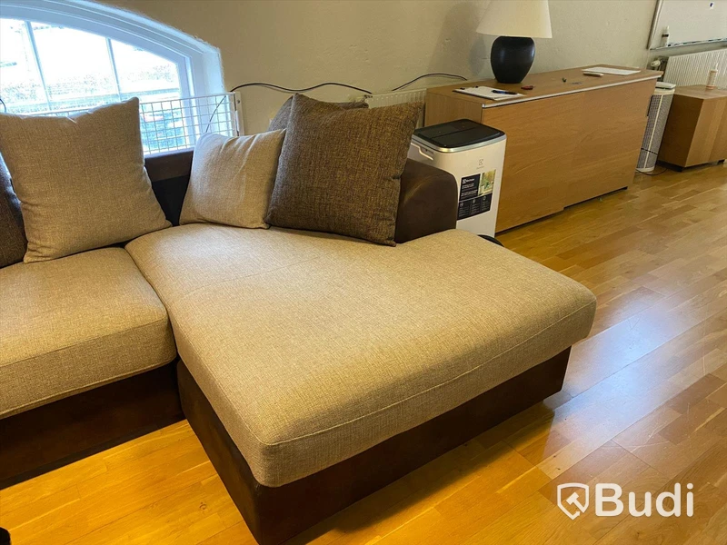 Soffa - u-form i delar B 385 D höger 160 D vänster 240 med diverse kuddar