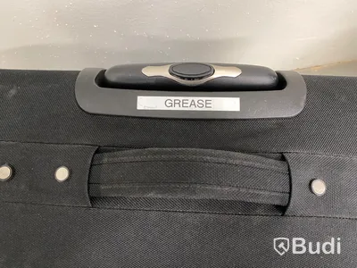 Tema Grease, Resväska Cavalet med maskeradkläder