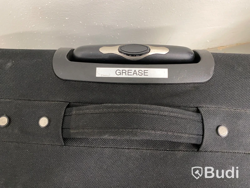 Tema Grease, Resväska Cavalet med maskeradkläder