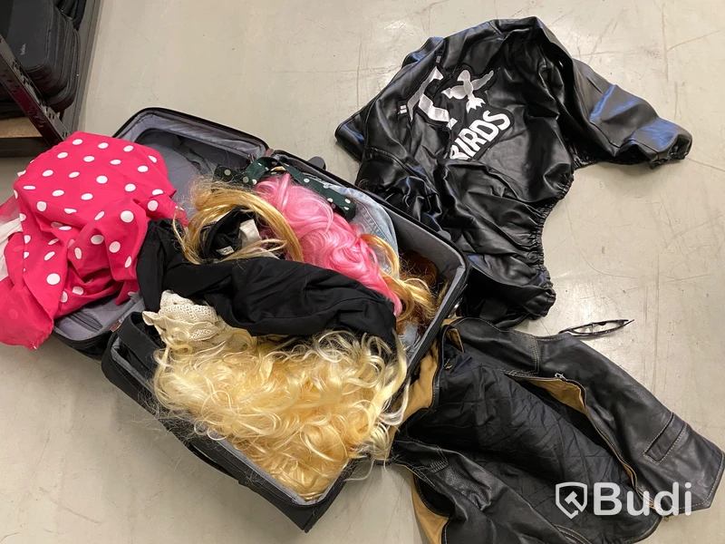 Tema Grease, Resväska Cavalet med maskeradkläder