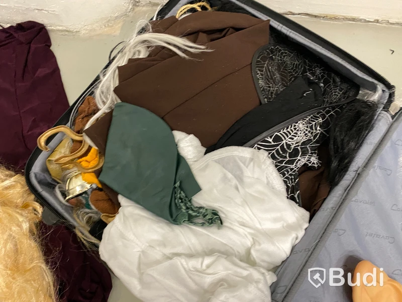Tema Sagan om Ringen, Resväska Cavalet med maskeradkläder