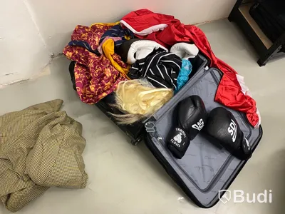 Tema Rocky, Resväska Cavalet med maskeradkläder