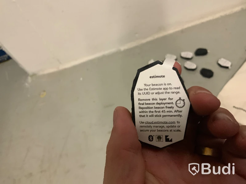 24 st Estimote Bluetooth beacons