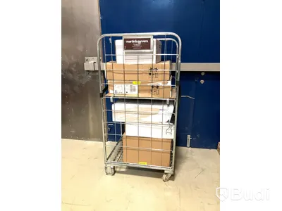 Parti med reklamerade köksfläktar/spiskåpor. Kan användas för reservdelar. Obs! Okänd funktion, delar kan saknas.