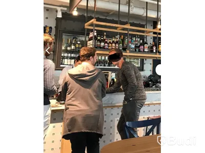 Väggkyl/vinkyl svensktillverkad av Smörgåsbord AB - väggmonterad - nypris 60 025 kr ex moms.