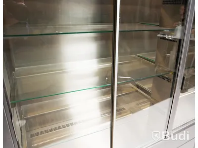 Kylmonter "take-away" modell, svensktillverkad av Smörgåsbord AB - inkl. 6 st glashyllplan. Nypris 61 375 kr ex moms.