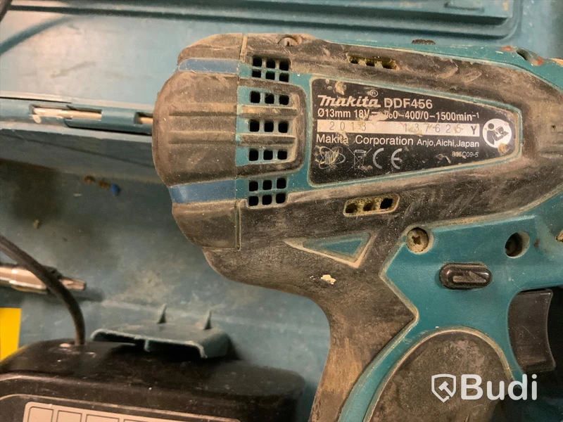 Makita 2 st Skruvdragare DLX 2014Kit 2 st 18 Volt, batteri och laddare